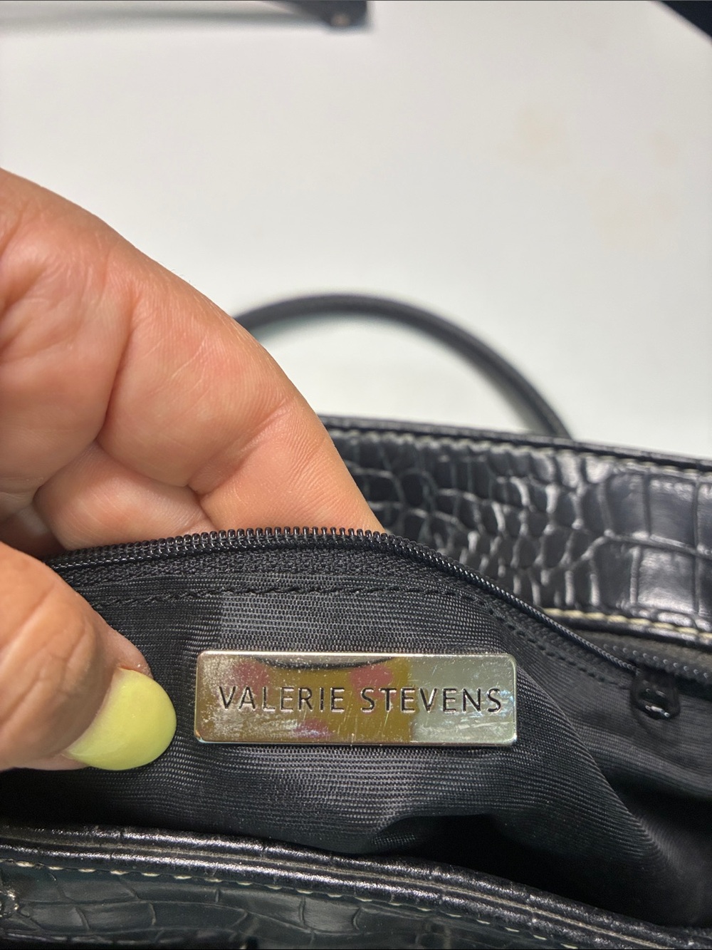 Valerie Stevens Black Croc-Embossed Leather Shoulder Bag - Picture 2 of 16